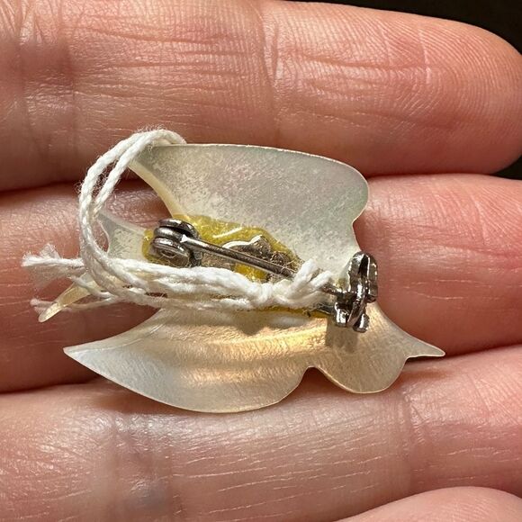 Vintage mother of pearl dove brooch! - Picture 4 of 7